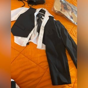 Baby boy dress tuxedo suit size 18M